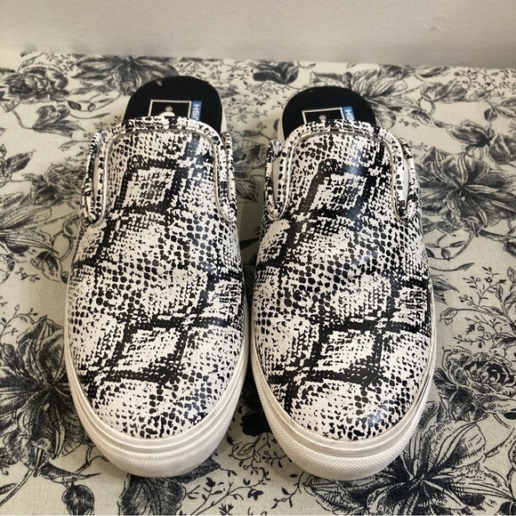 VANS OFF THE  WALL Sz 7 Snake Skin Print Slip On Mules - Picture 2 of 11